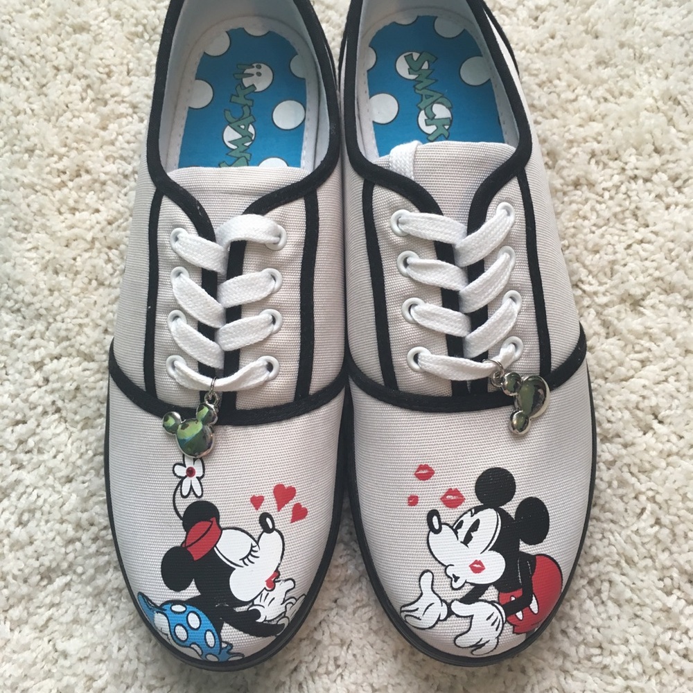 🏰 Unique Mickey and Minnie canvas shoes